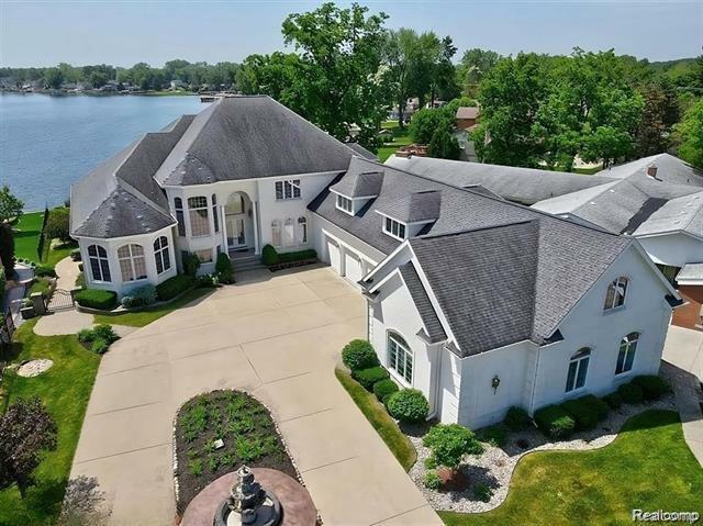 Property Photo: 2571 N Long Lake Road MI 48430