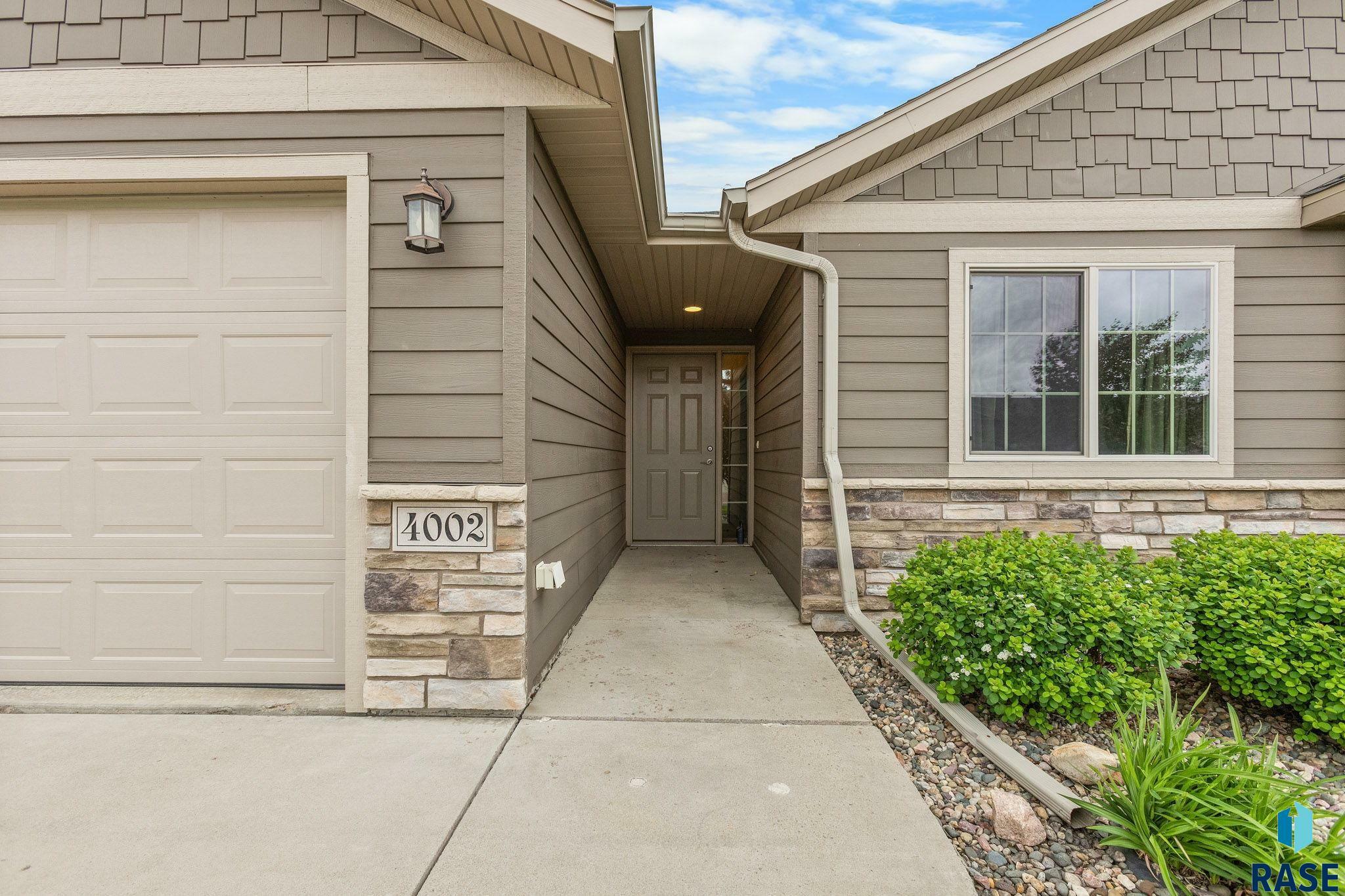 Property Photo: 4002 S Grand Slam Ave SD 57110