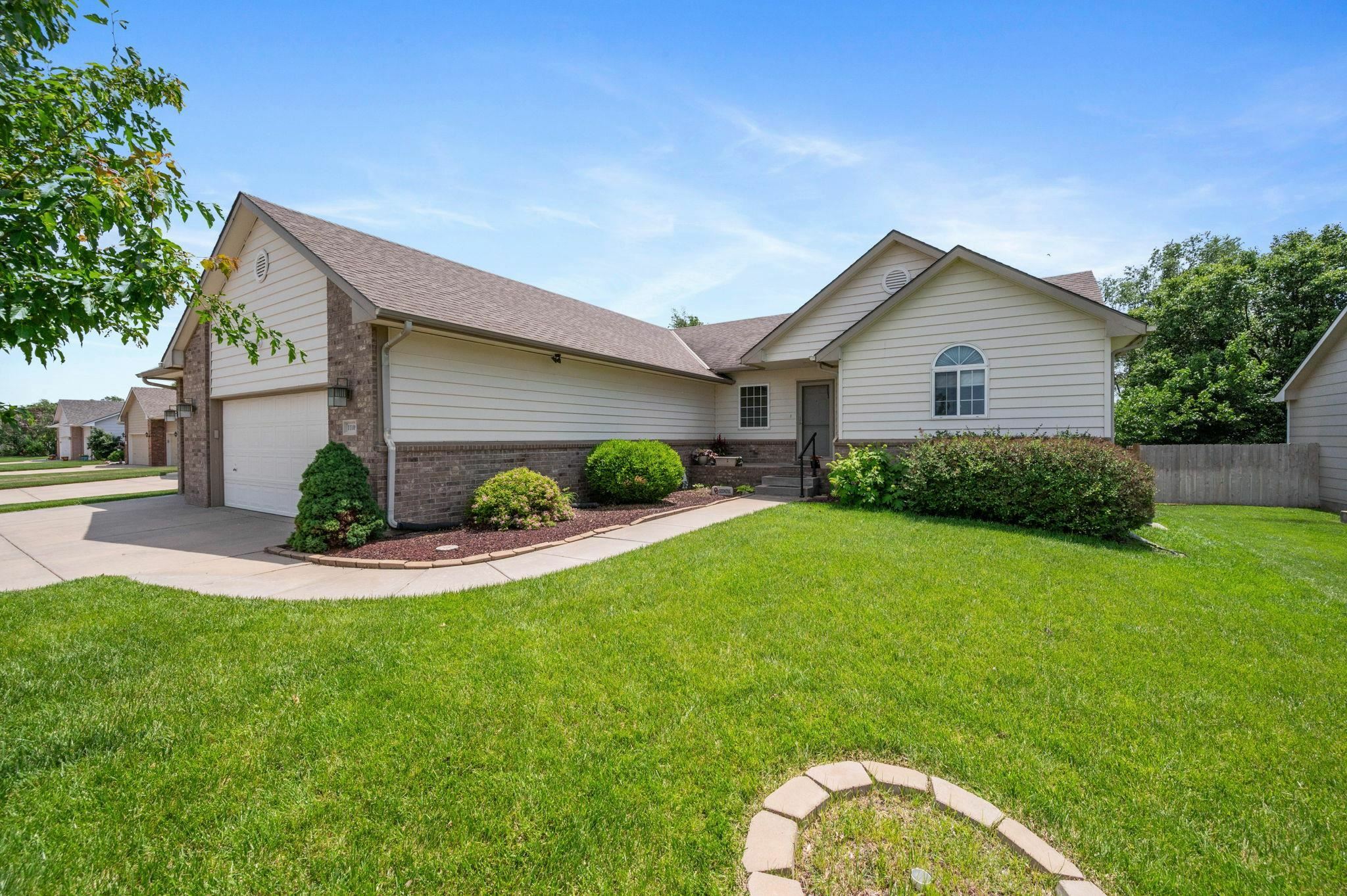 Property Photo: 11109 W Greenspoint St KS 67205