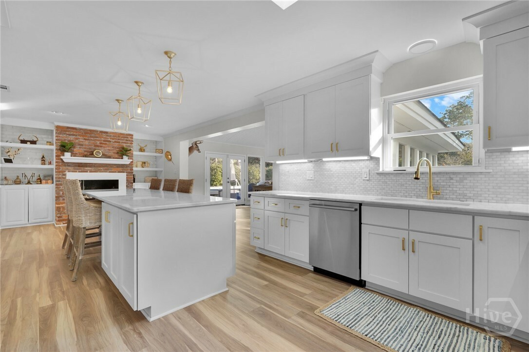Property Photo: 21 Jameswood Avenue GA 31406