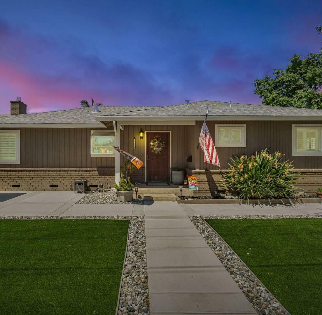 Property Photo:  2701 Warwick Lane  CA 95350 