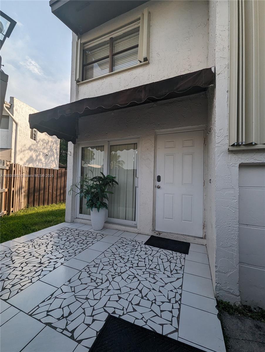 Property Photo: 6902 SW 114th Ave FL 33173