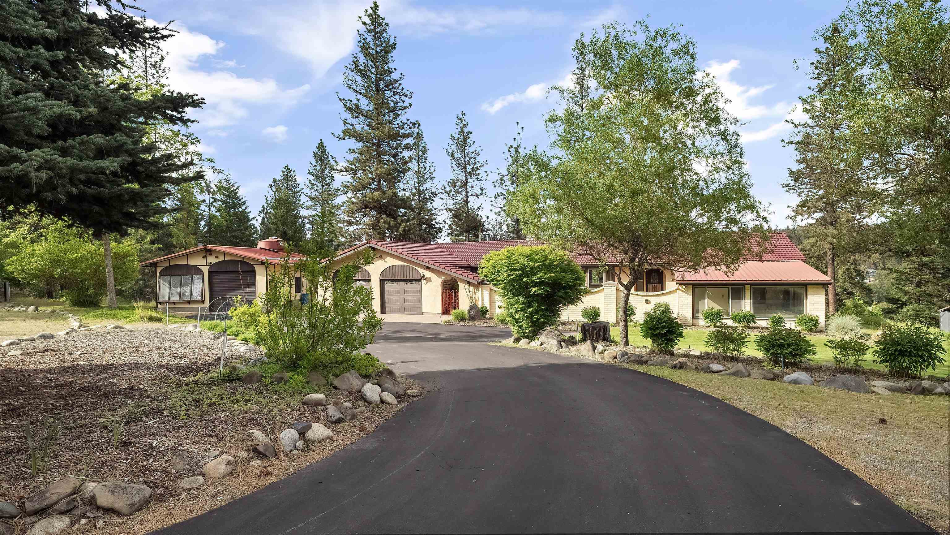Property Photo: 13110 W Charles Rd WA 99026