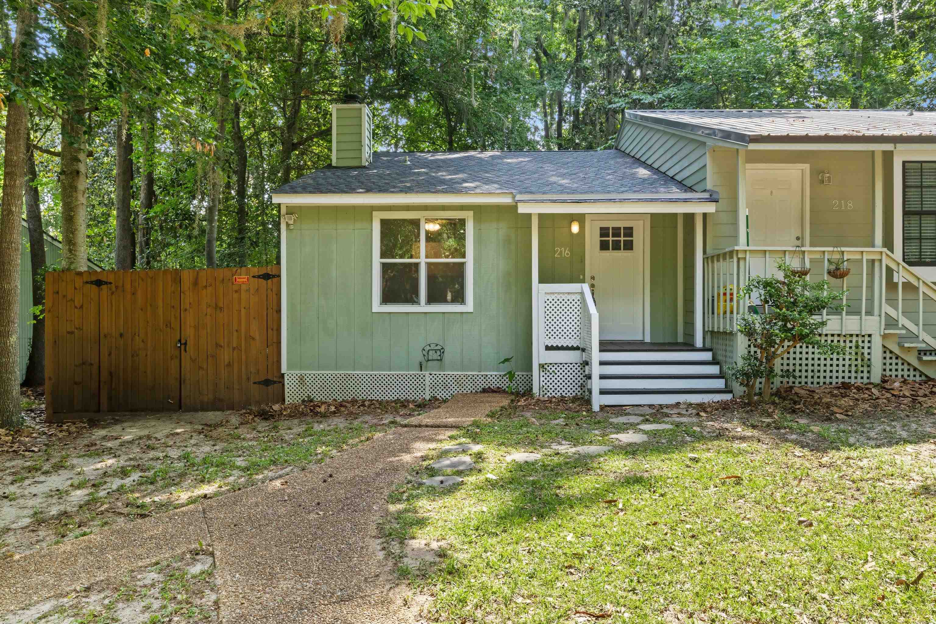 Property Photo: 216 Parkbrook Circle FL 32301