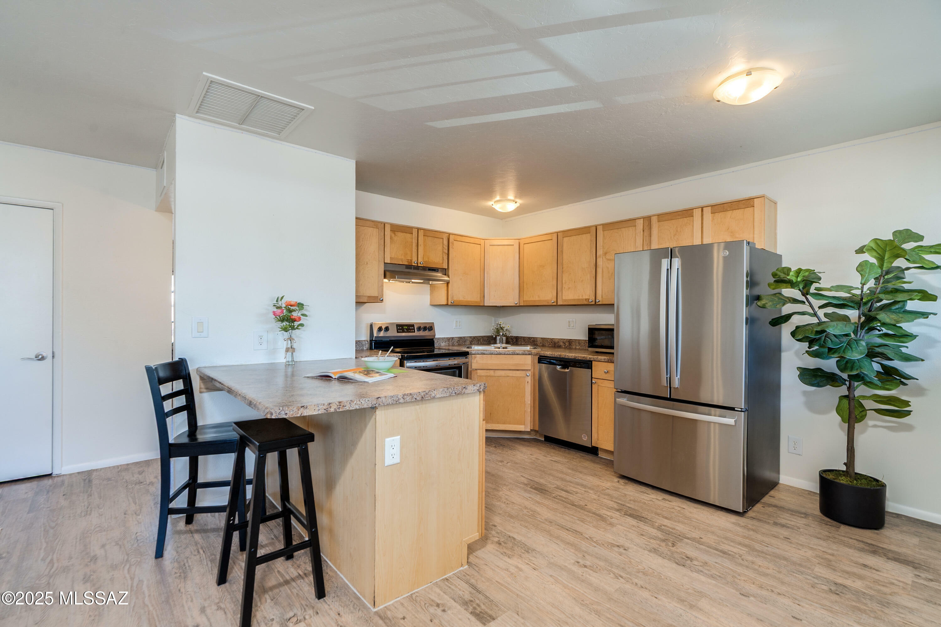 Property Photo: 2801 N Columbus Boulevard 9 AZ 85712