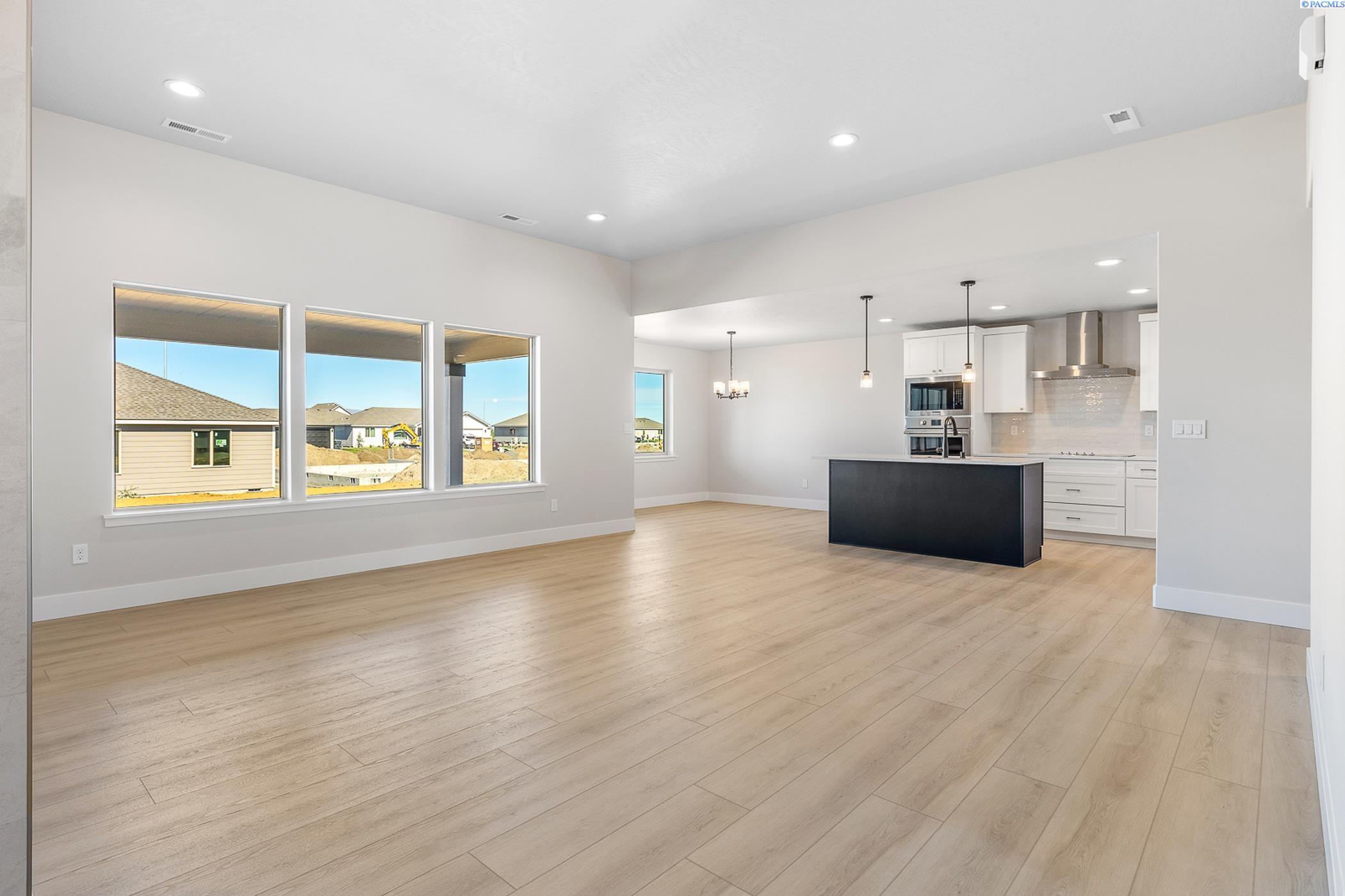 Property Photo:  6814 Brooks Ave  WA 99301 