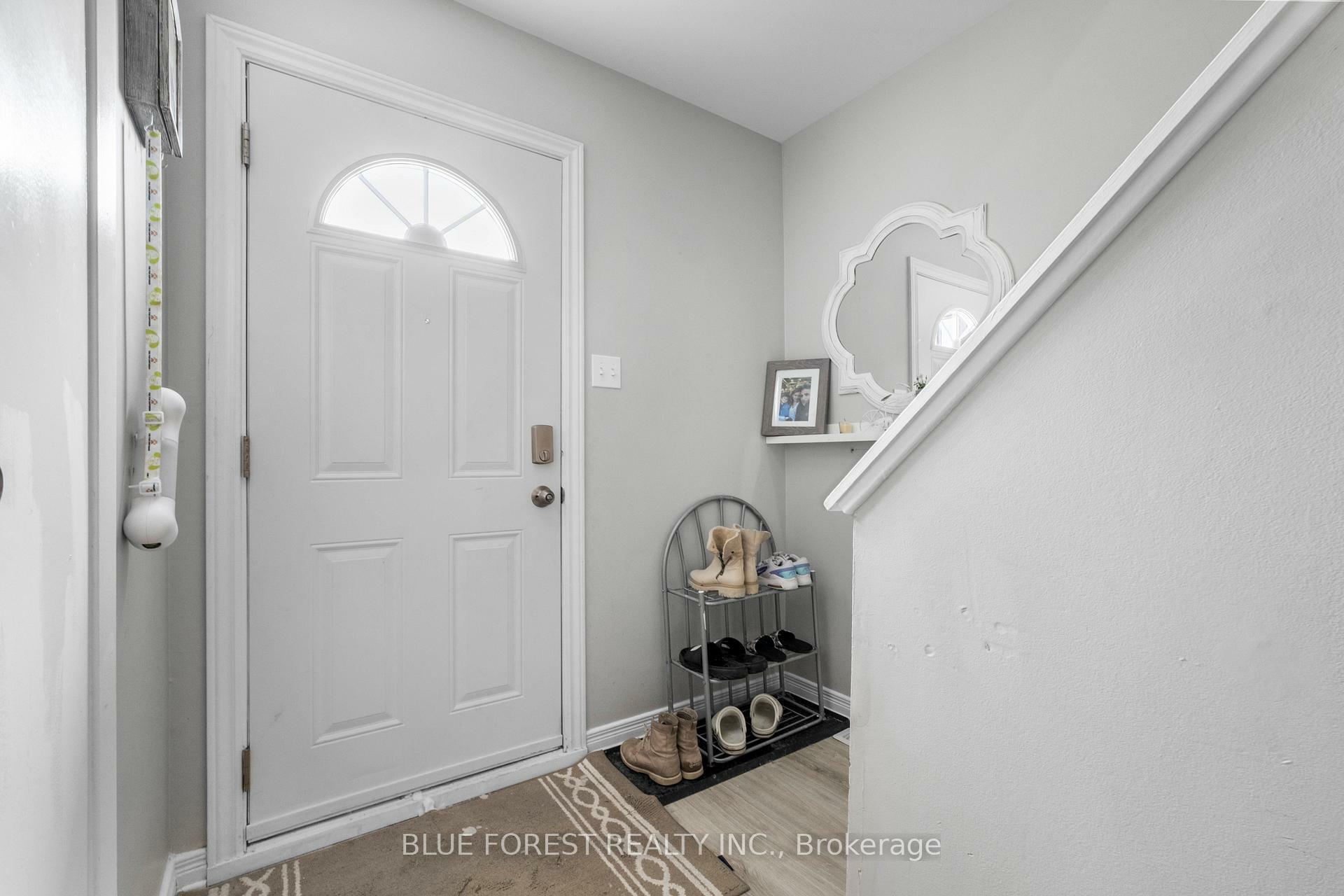 Property Photo: 166 Southdale Road W 18 ON N6J 2J1