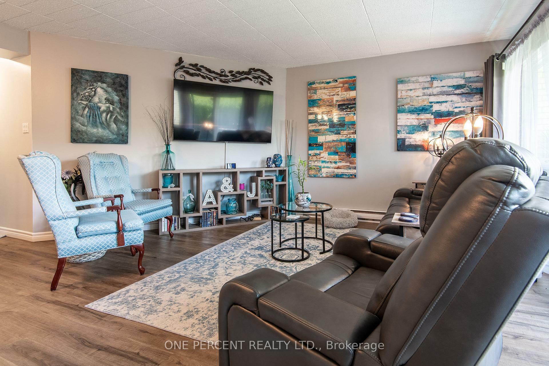Property Photo:  105 Conroy Crescent 103  ON N1G 2V5 