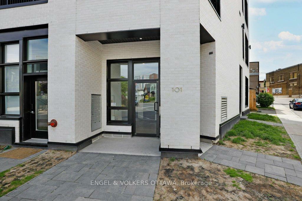 Property Photo: 101 Pinhey Street 104 ON K1Y 1T7