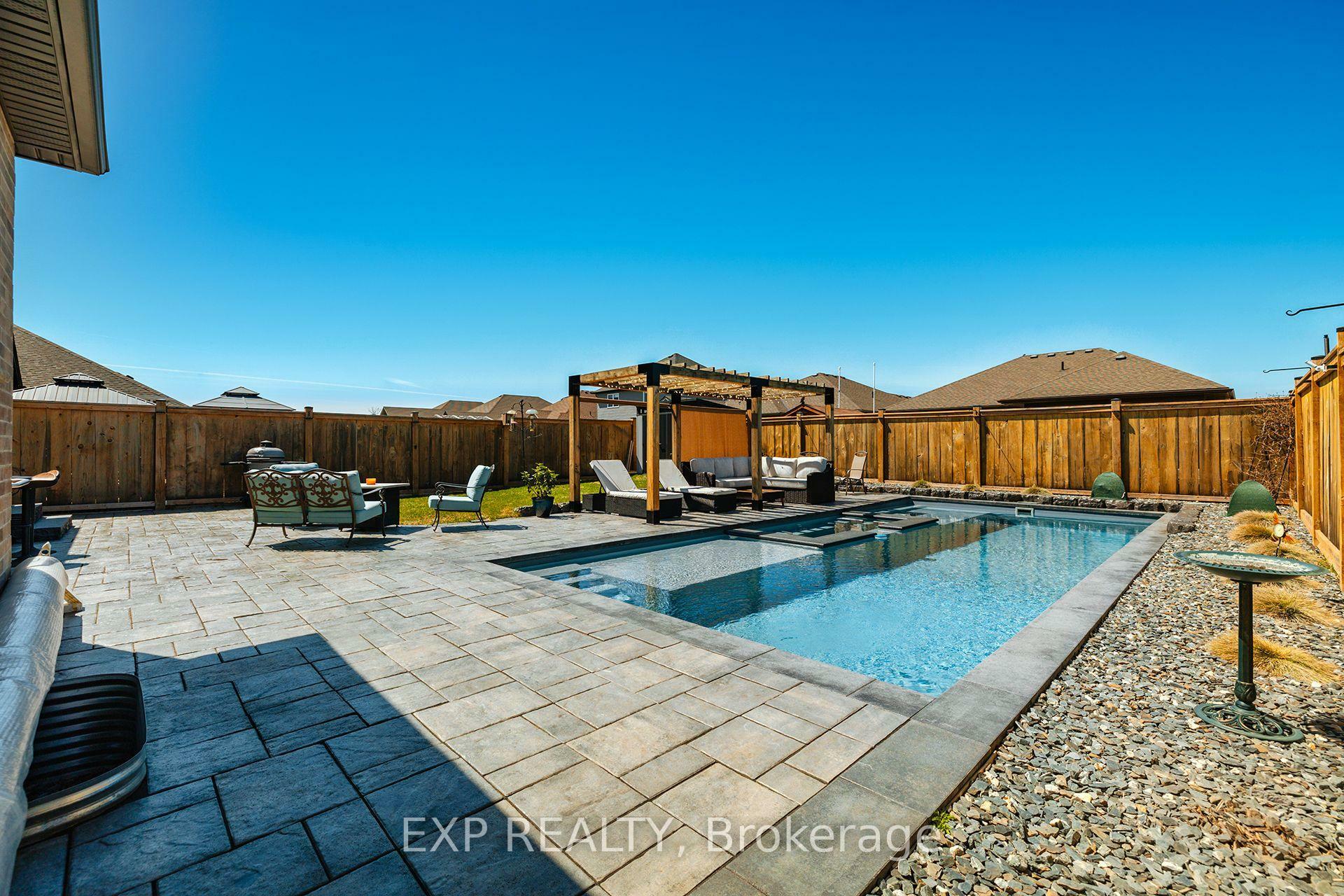 Property Photo:  86 Forbes Crescent  ON N4W 0B8 