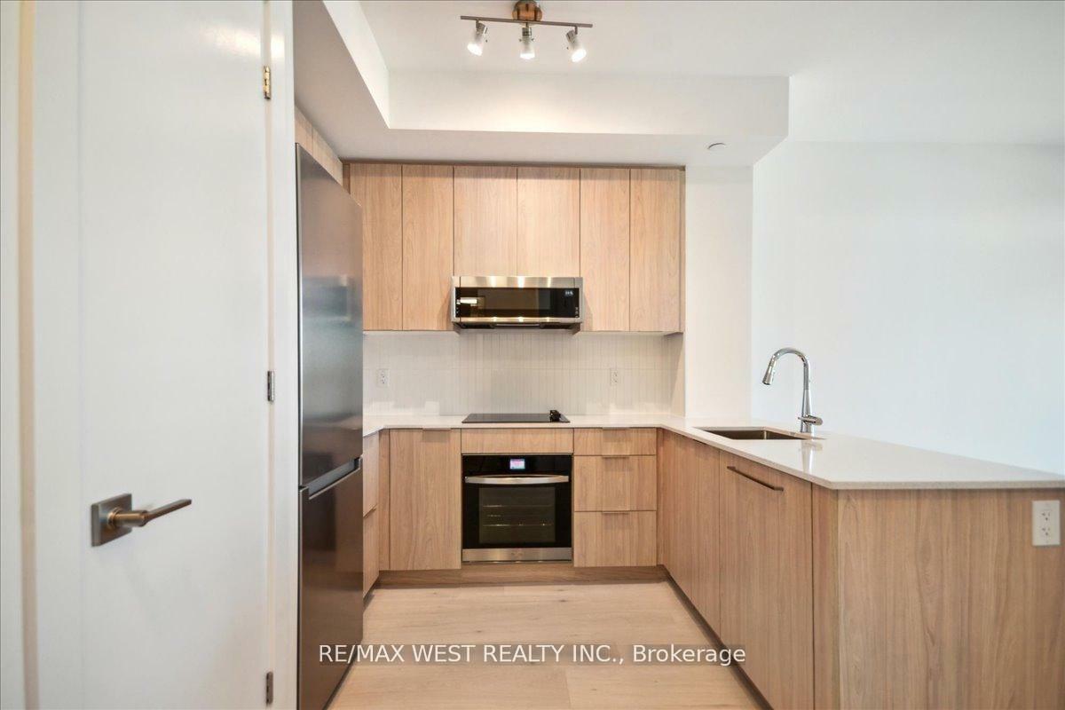 Property Photo: 2501 Saw Whet Boulevard 553 ON L6M 5N2