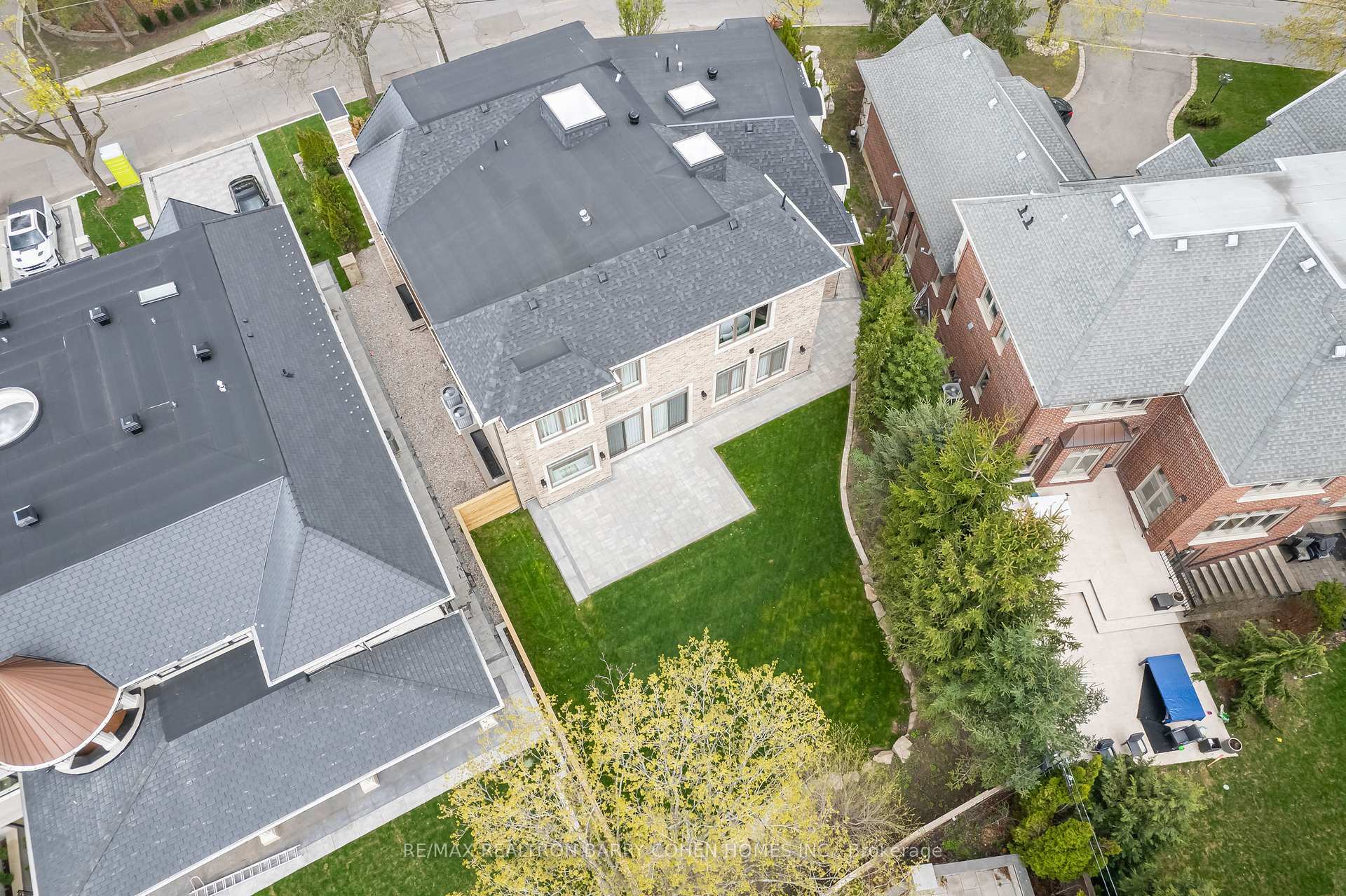 Property Photo: 189 Old Yonge Street ON M2P 1R2