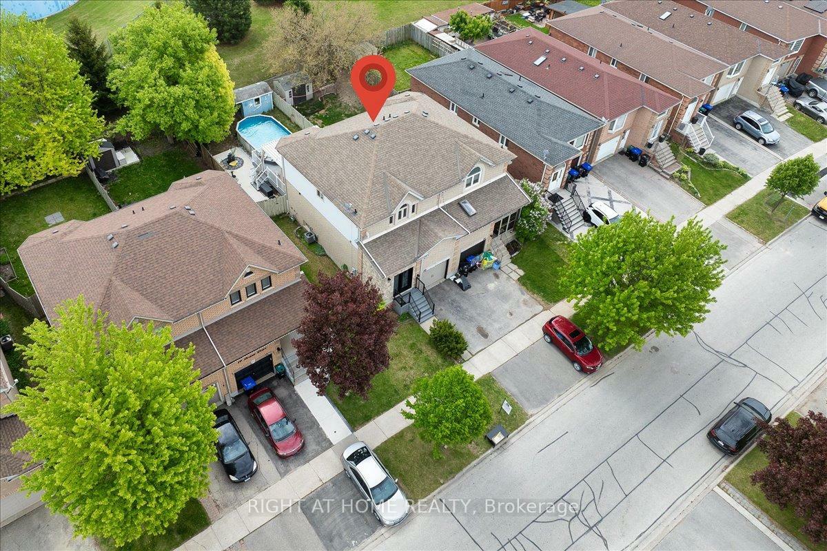 Property Photo: 21 Breeze Drive ON L3Z 3A6