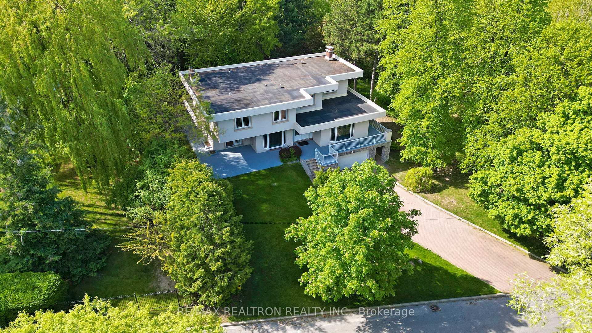 Property Photo: 48 Silvergrove Road ON M2L 2N6