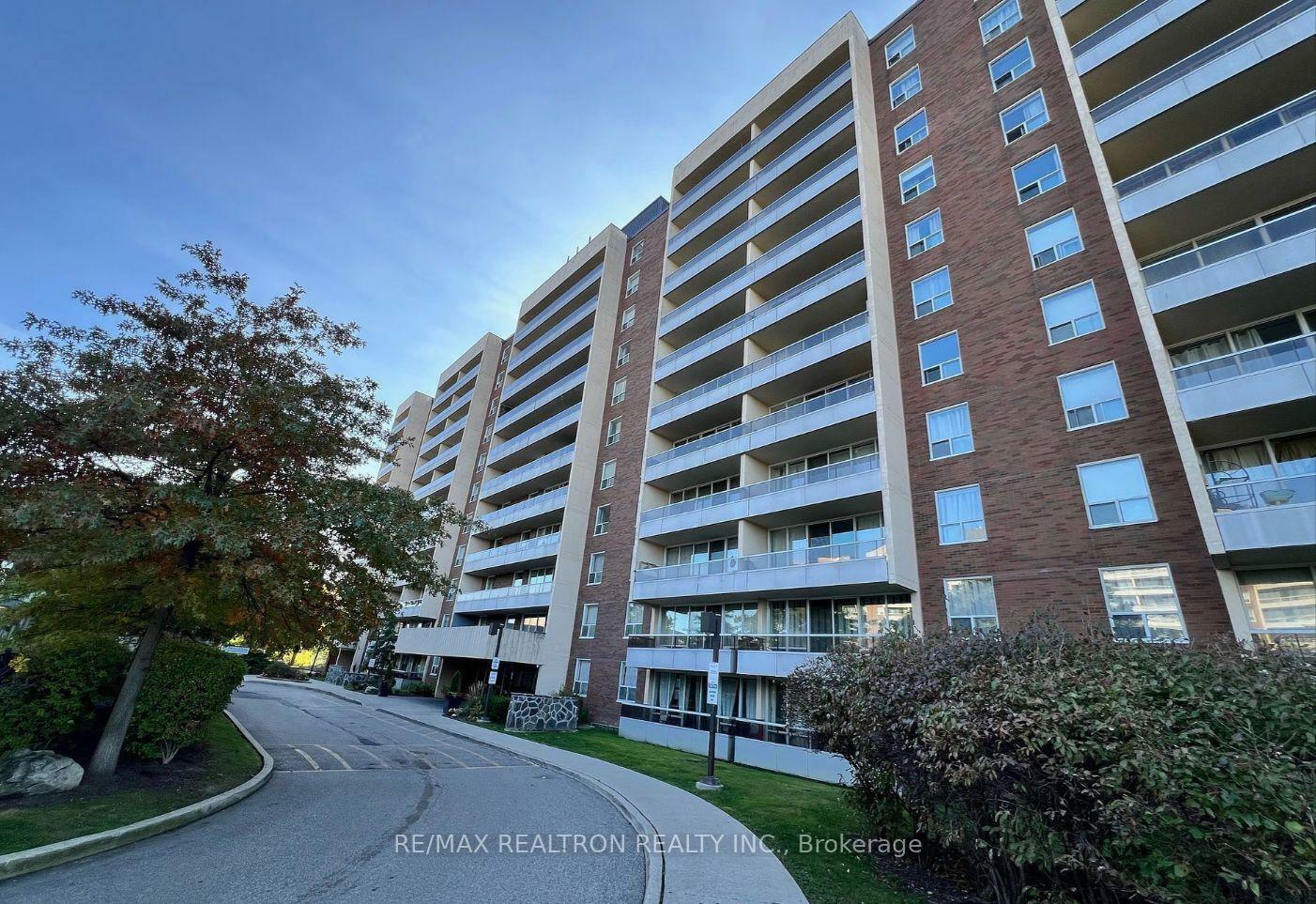 Property Photo: 31 Four Winds Drive 1014 ON M3J 1K9