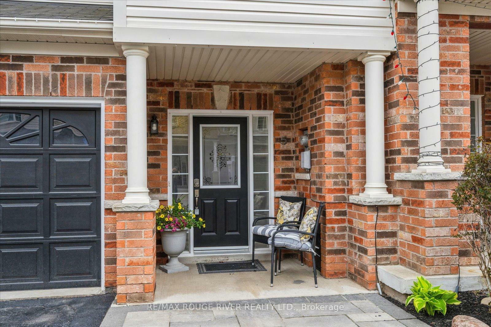 Property Photo: 5 Delight Way ON L1M 0G1