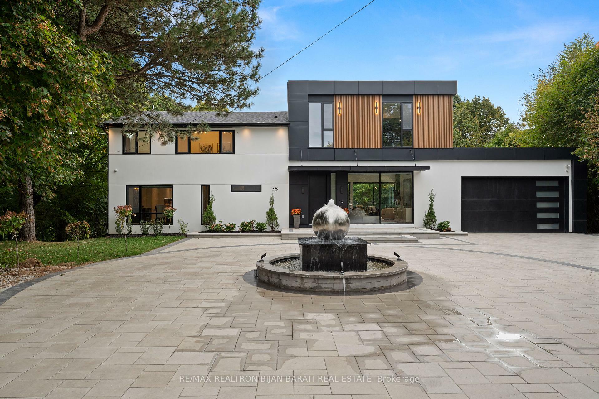 Property Photo: 38 Woodthrush Court ON M2K 2B1