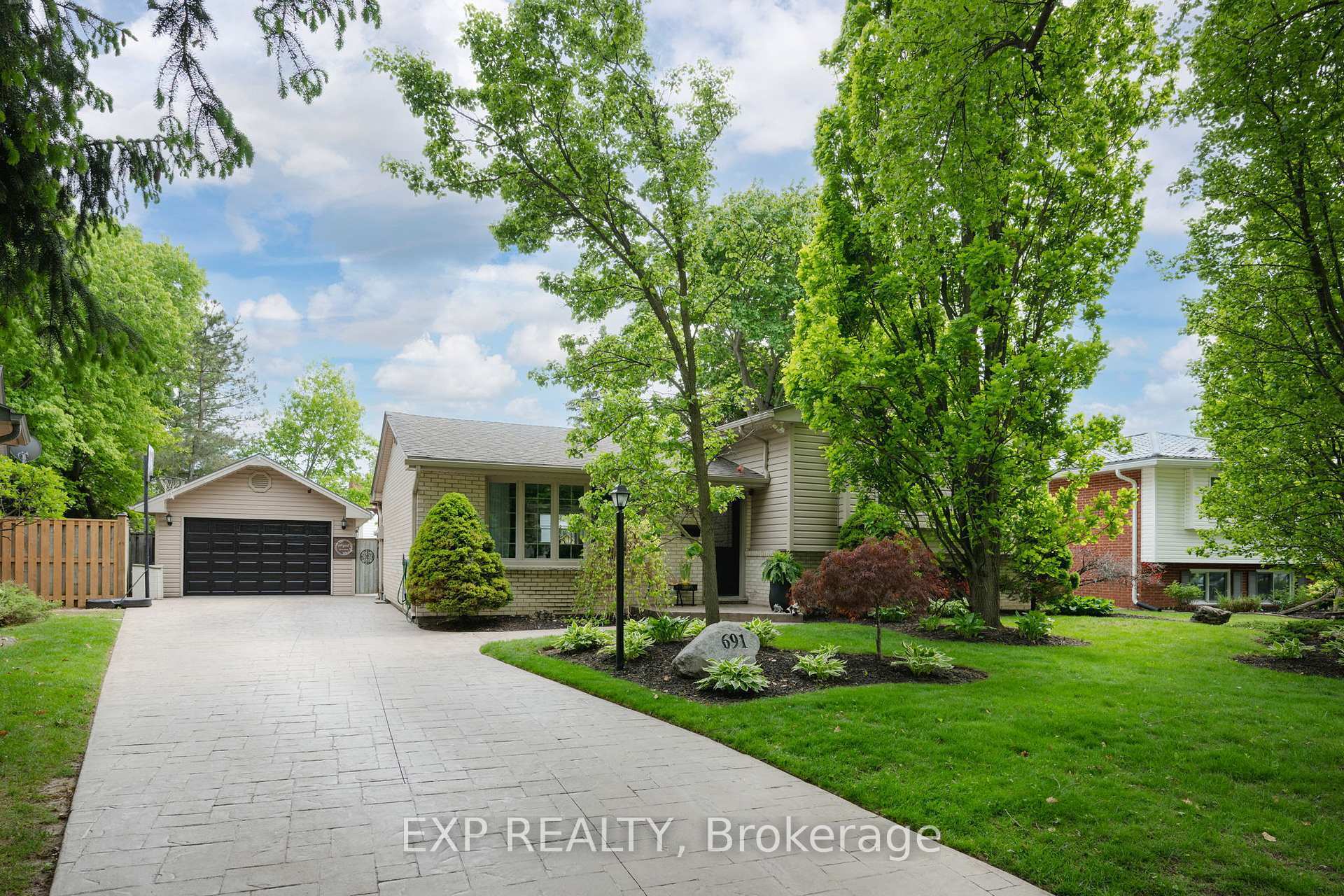 Property Photo: 691 Algoma Avenue ON N5X 1W4