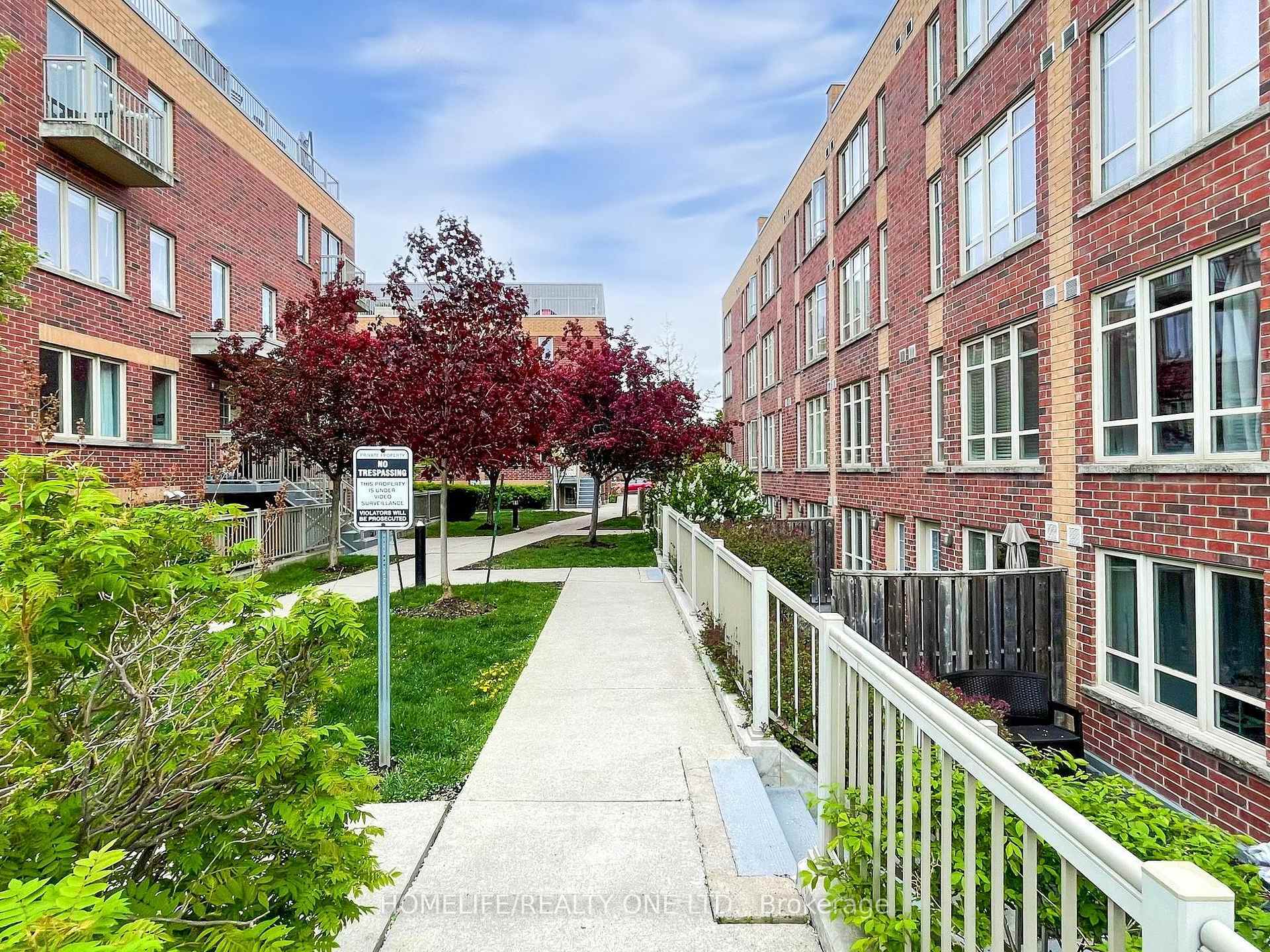Property Photo: 25 Elsie Lane Th145 ON M6P 3N3