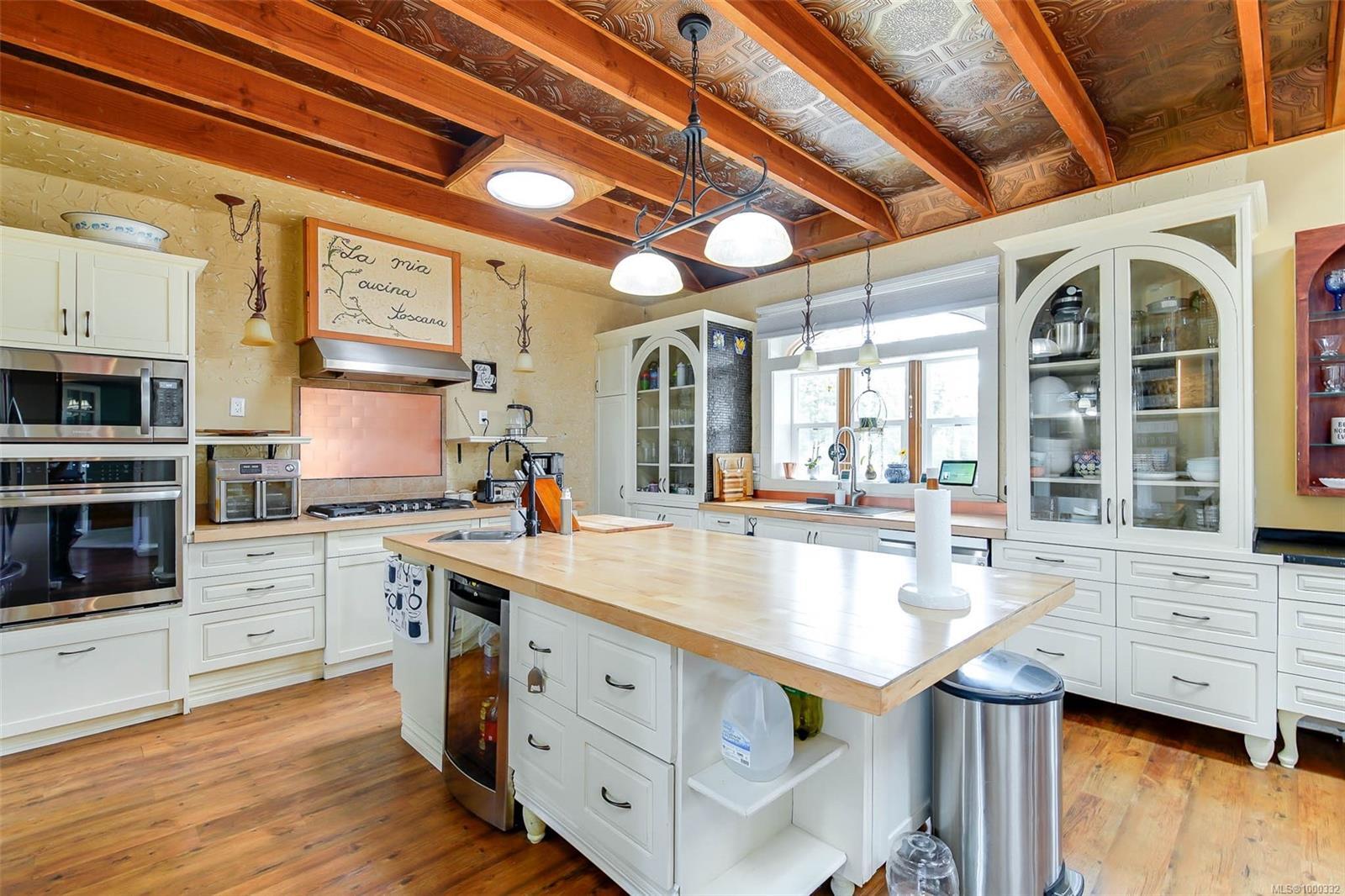 Property Photo: 4101 Parkinson Pl BC V9Y 8B8