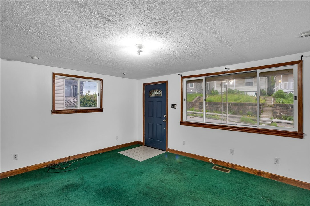 Property Photo: 208 Maple Ave PA 16001