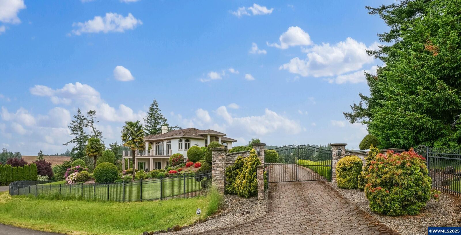 Property Photo: 12033 South Shadow Hills Ct SE OR 97392