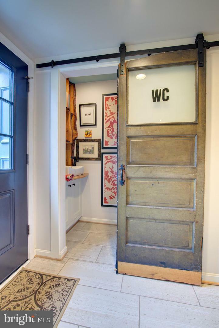 Property Photo: 323 Center Street N VA 22180