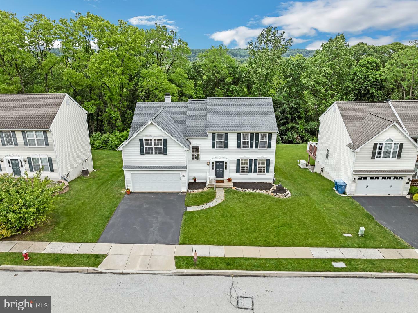 Property Photo:  819 Windridge Lane  PA 19335 