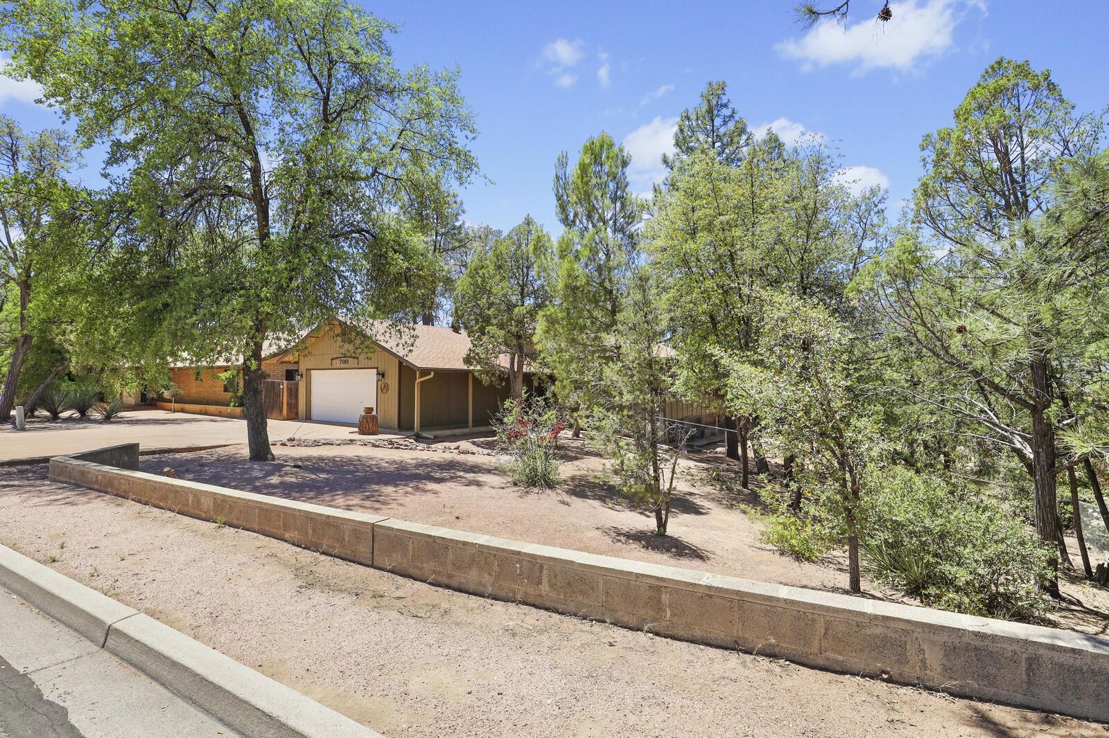 Property Photo:  700 S Mud Springs Road  AZ 85541 