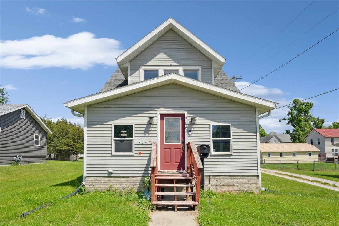 Property Photo: 706 5th Avenue IA 52349