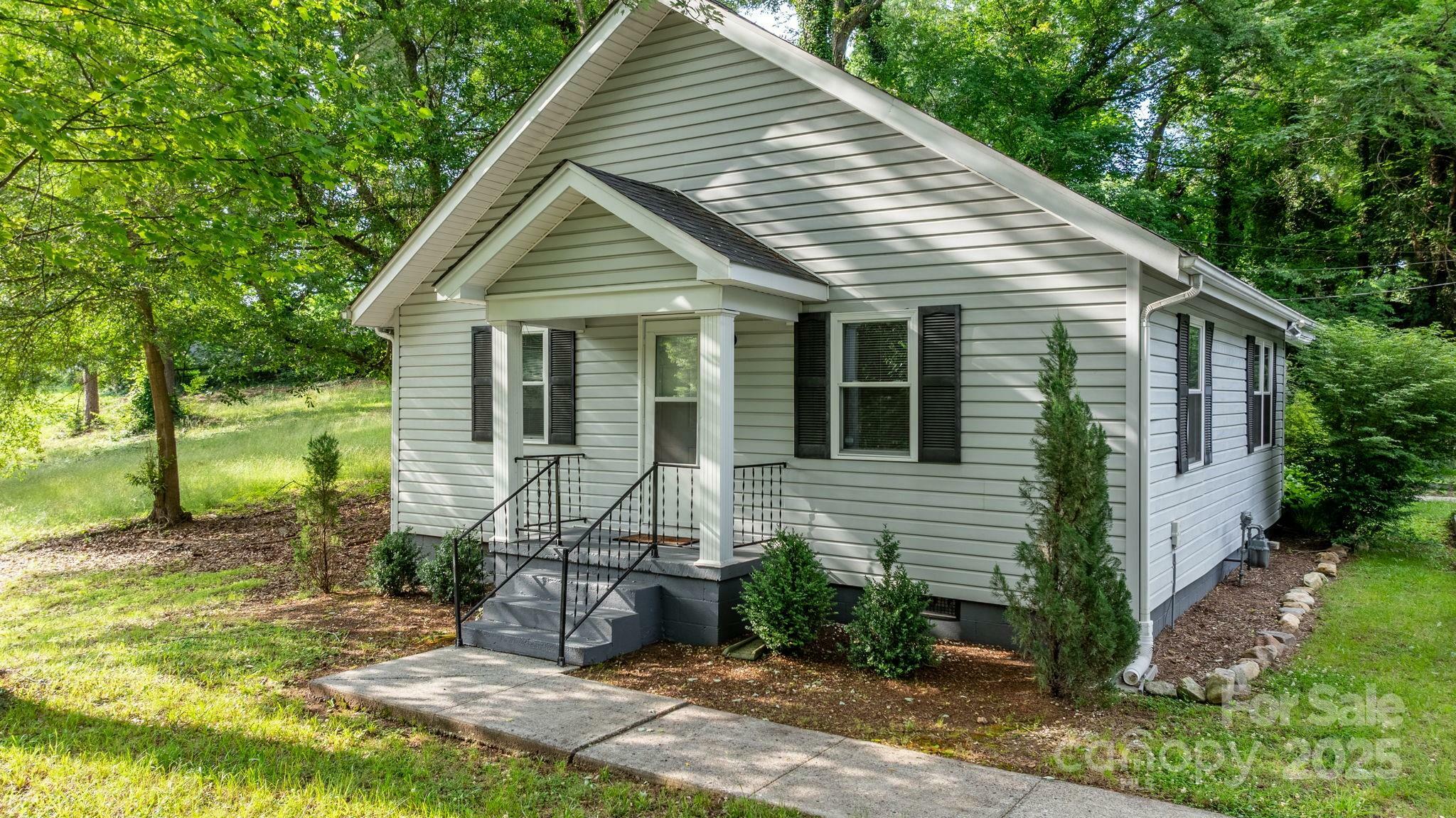 Property Photo: 352 18th Avenue NE NC 28601