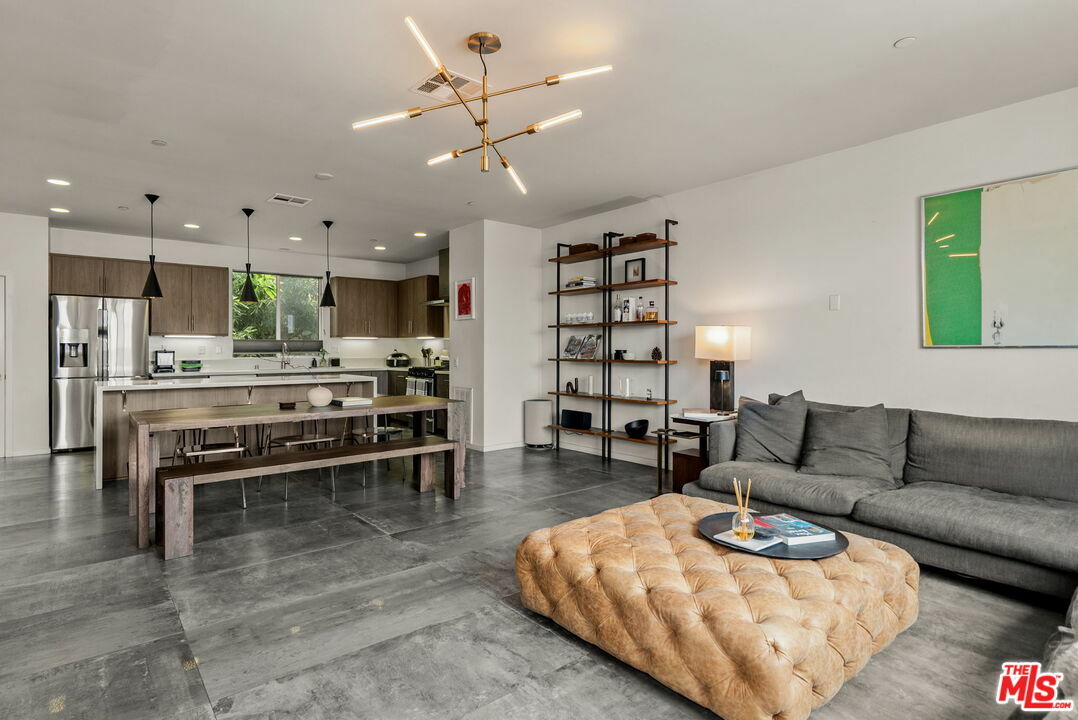 Property Photo: 1344 Douglas St CA 90026