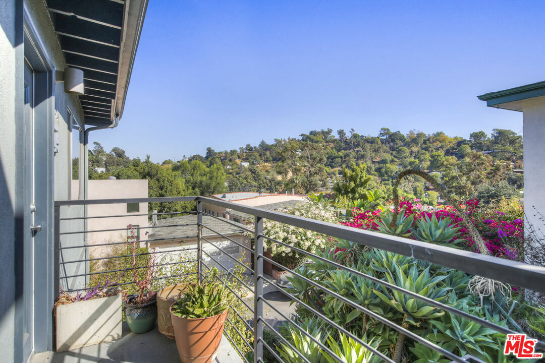 Property Photo: 2245 Silver Ridge Ave CA 90039