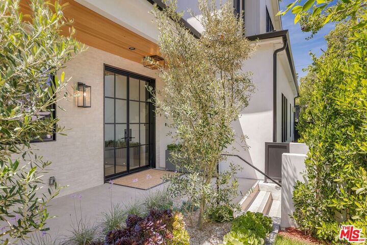 Property Photo:  3935 Rhodes Ave  CA 91604 