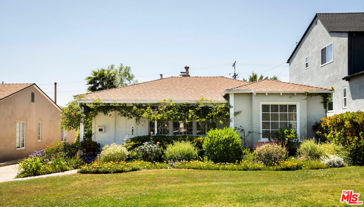 Property Photo: 1475 Edris Dr CA 90035