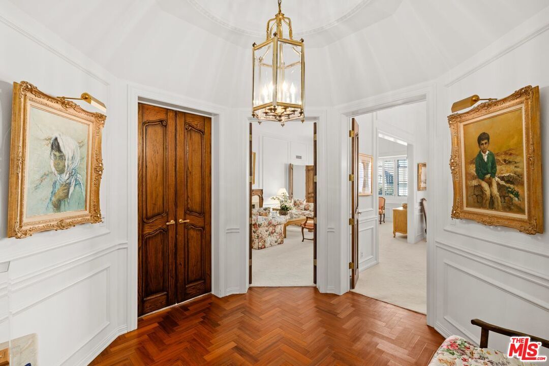 Property Photo: 10114 Empyrean Way CA 90067