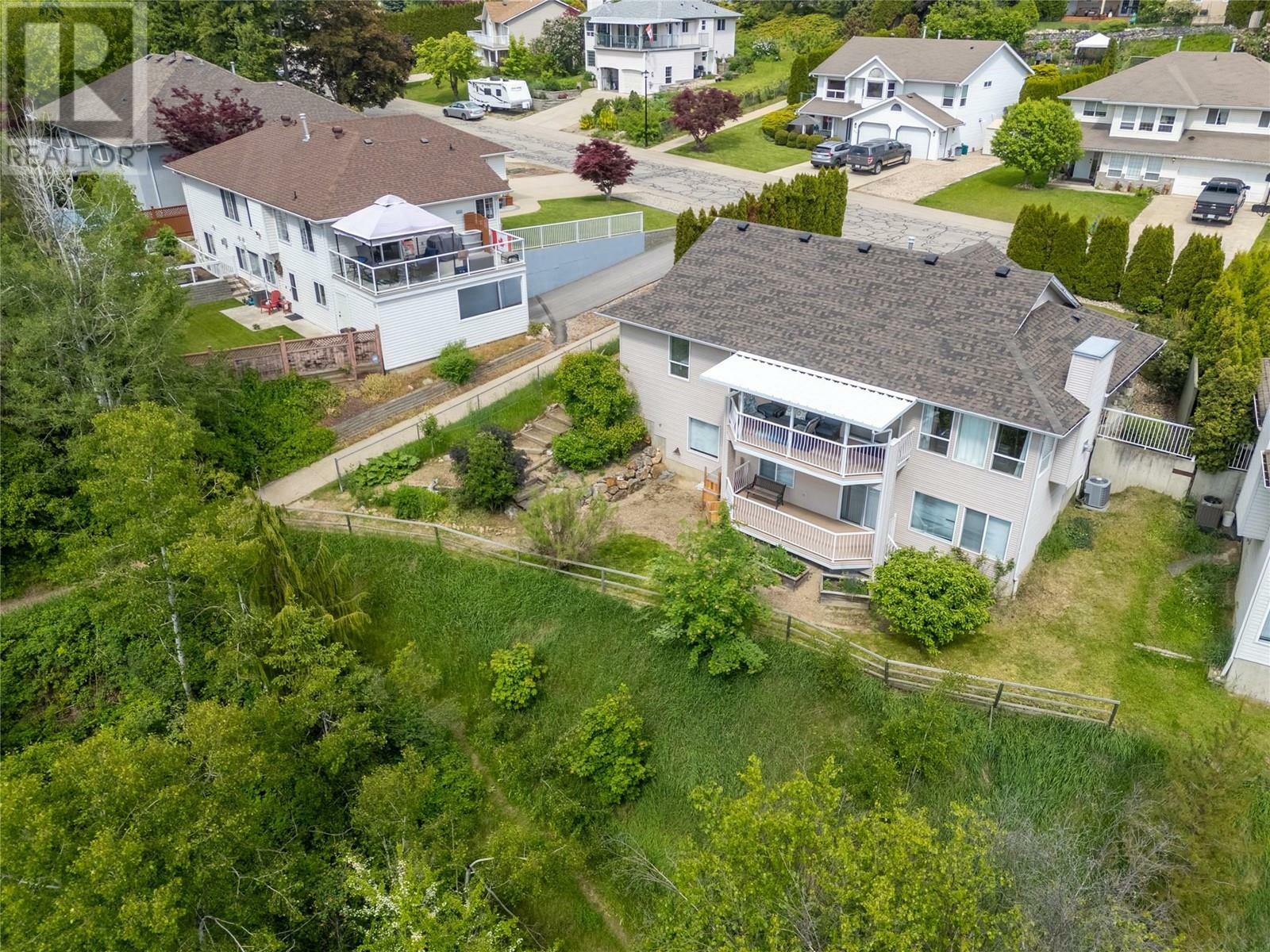Photo de la propriété: 231 17 Street Southeast BC V1E 1R7