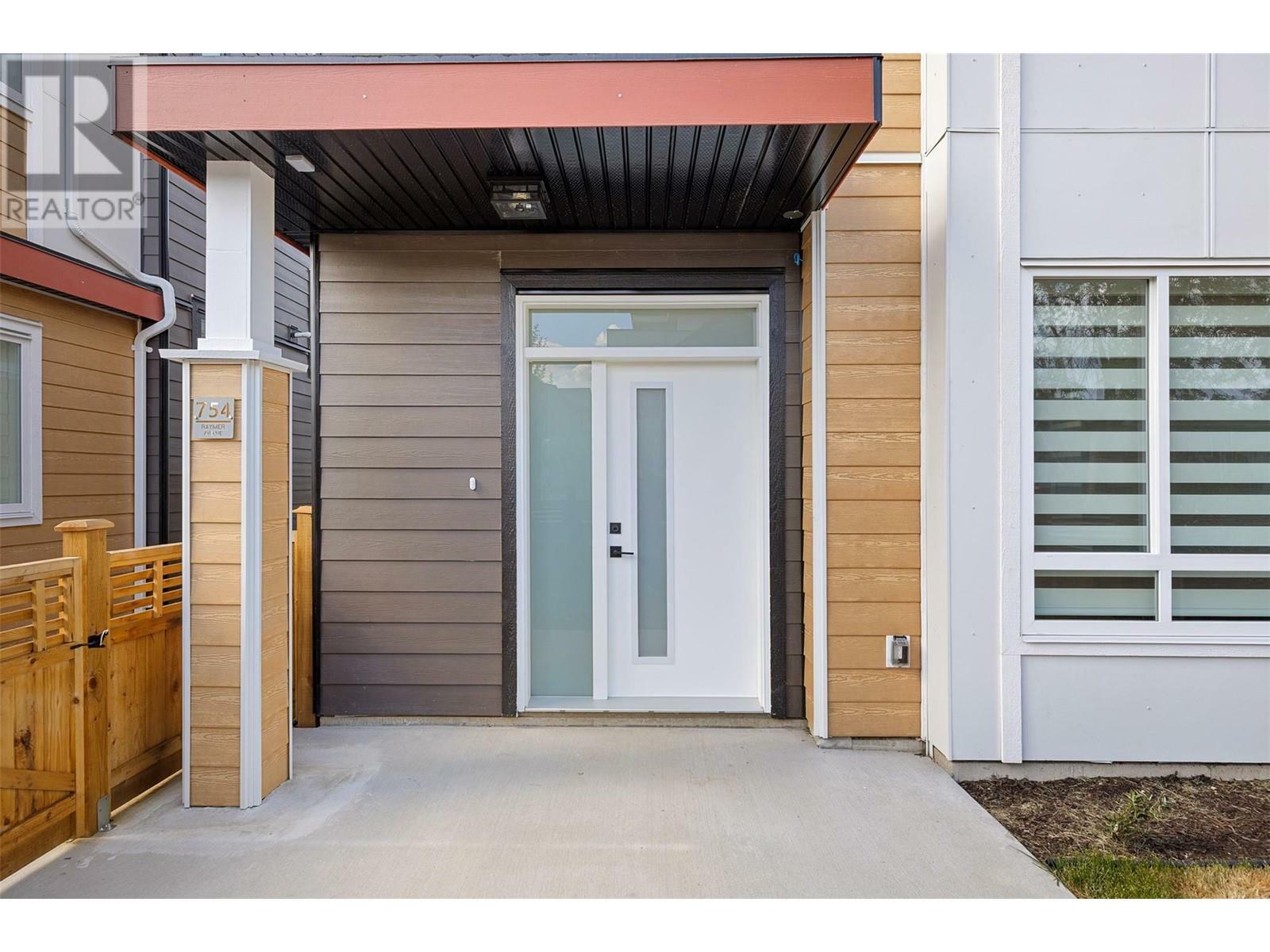 Property Photo: 754 Raymer Avenue BC V1Y 4Z8