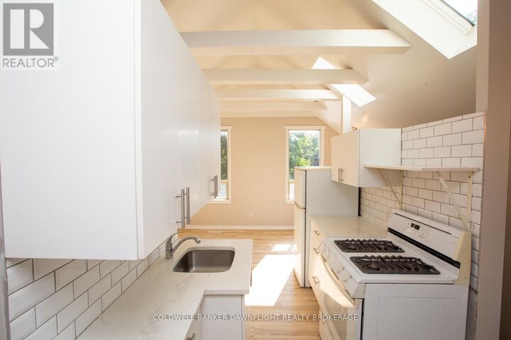 Property Photo:  458 Adelaide Street North  ON N6B 3H9 