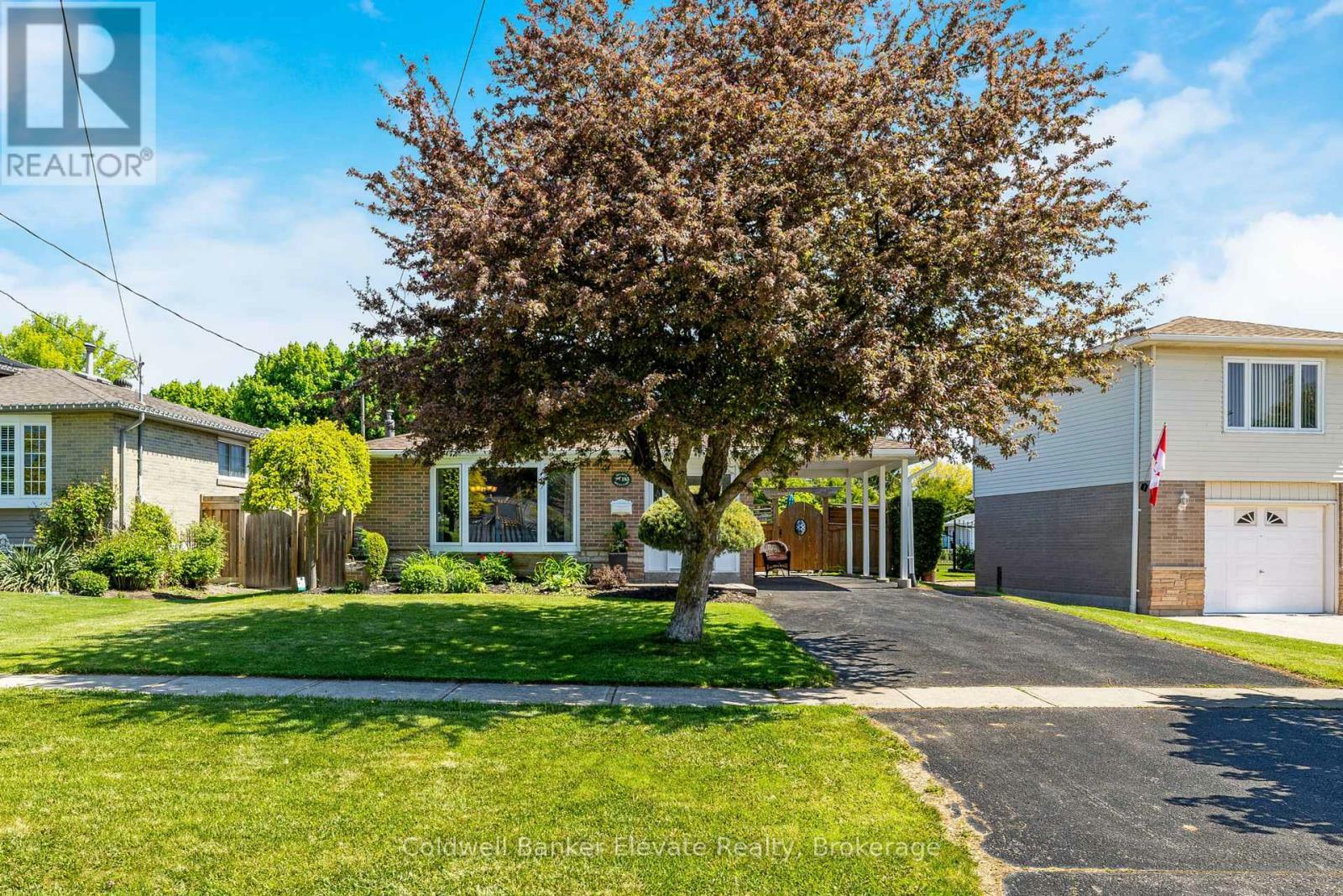 Property Photo: 183 Delrex Boulevard ON L7G 4E4