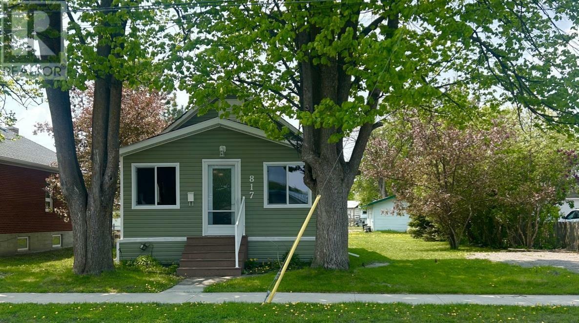 Property Photo:  817 Phair Avenue  ON P9A 2M5 
