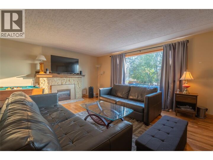 Property Photo:  402 Mulberry Avenue  BC V2B 2R2 