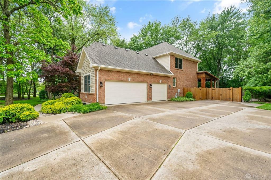 Property Photo: 7607 Stone Ridge Drive OH 45066