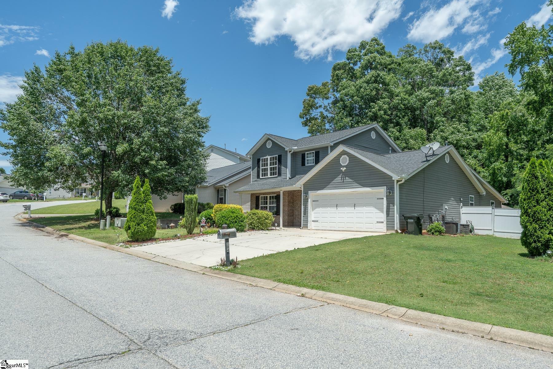 Property Photo: 104 Kingscreek Drive SC 29650