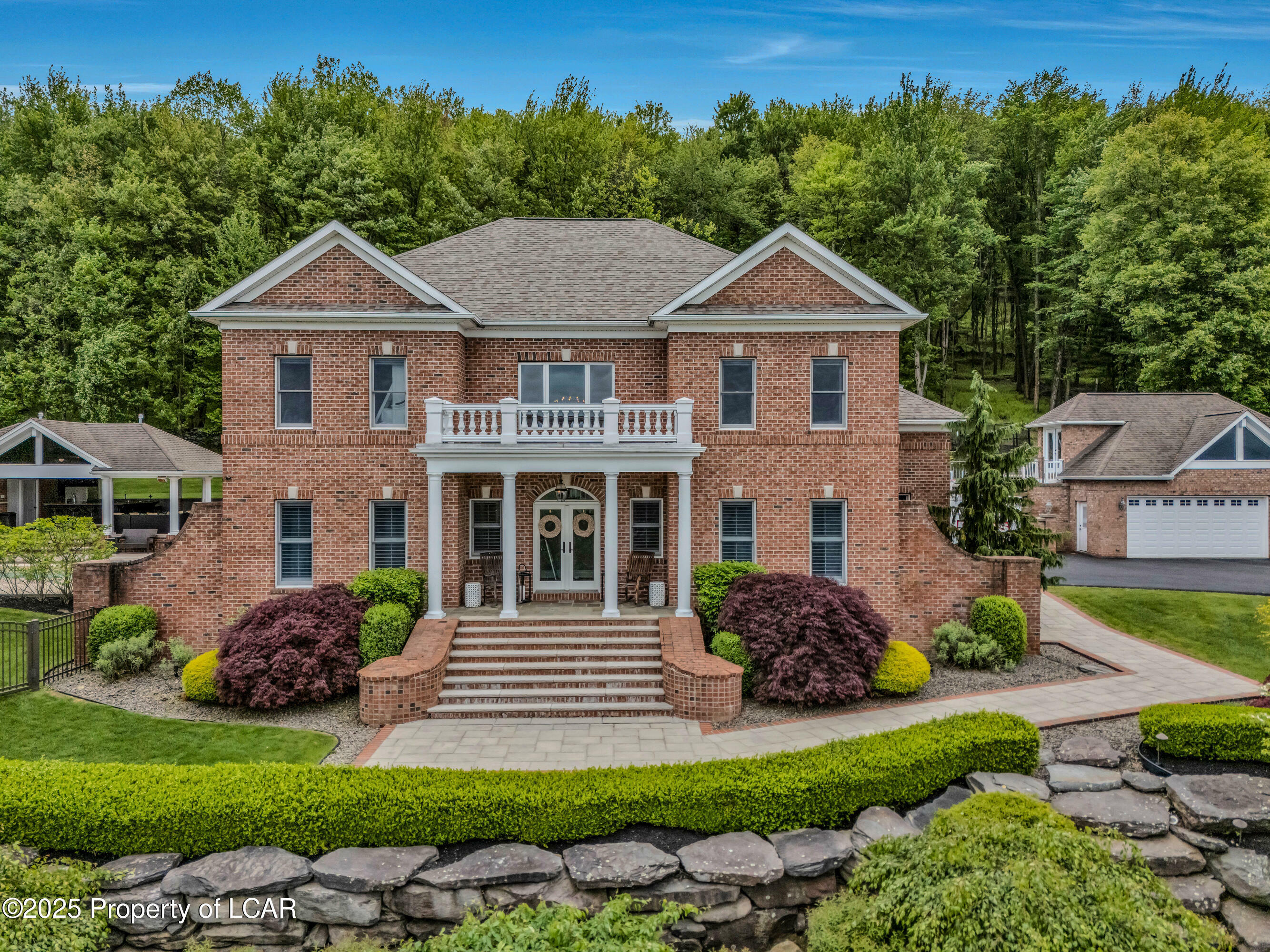 Property Photo: 1420 Oak Drive PA 18708