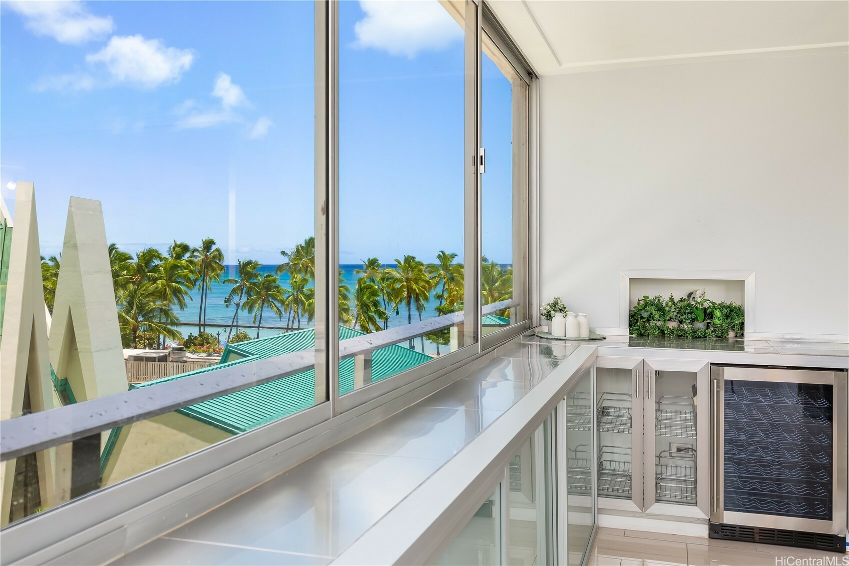 Property Photo: 2500 Kalakaua Avenue 504 HI 96815