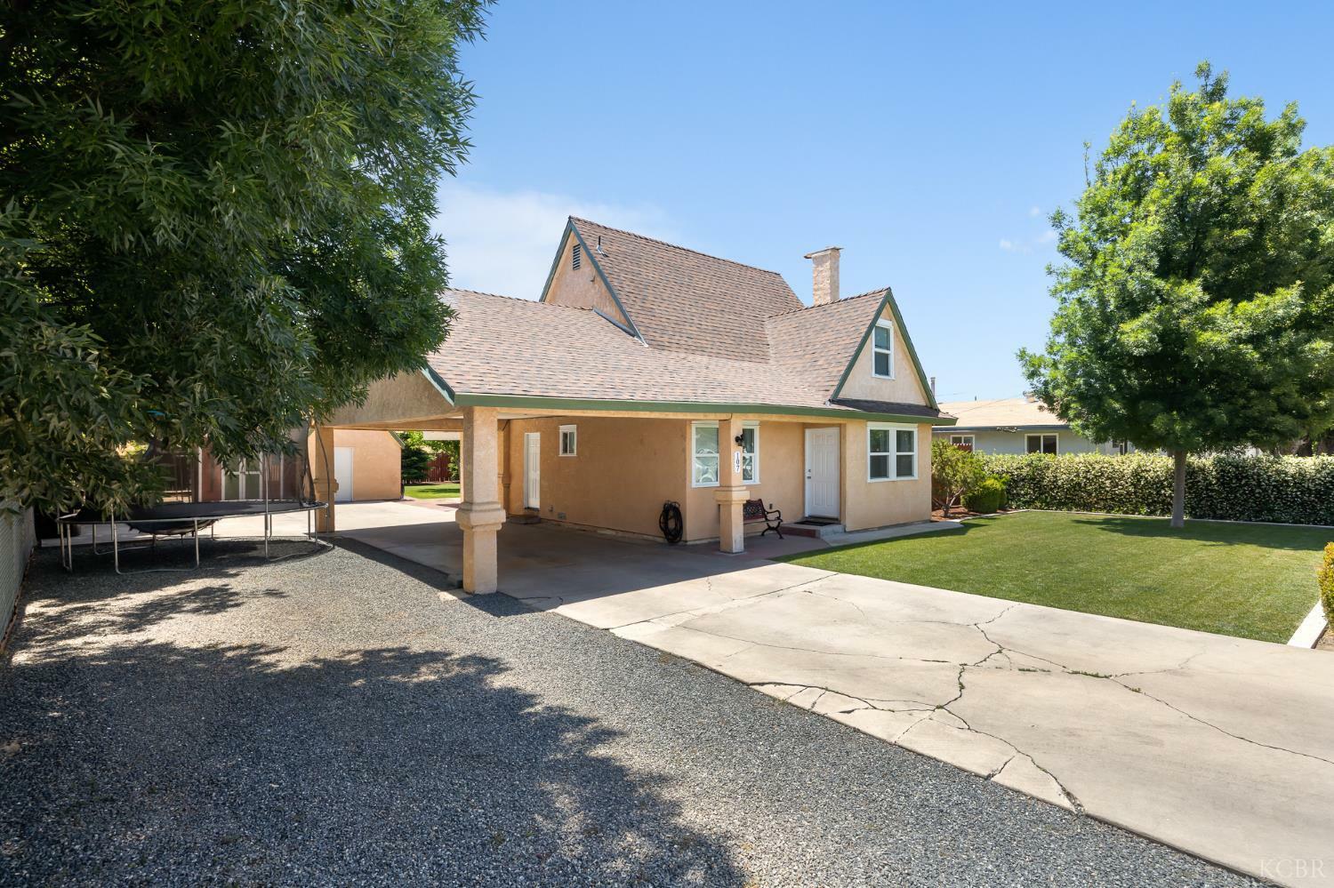Property Photo: 107 E Mountain View CA 93257