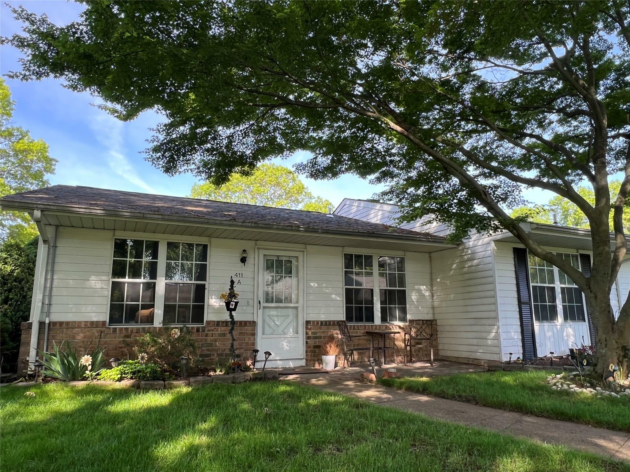 Property Photo: 411A Weymouth Court 411A NY 11961