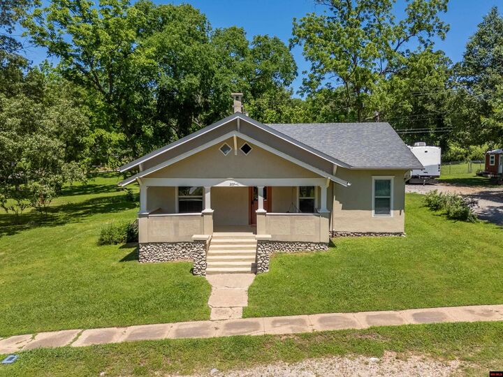 Property Photo: 207 Combs Avenue AR 72626