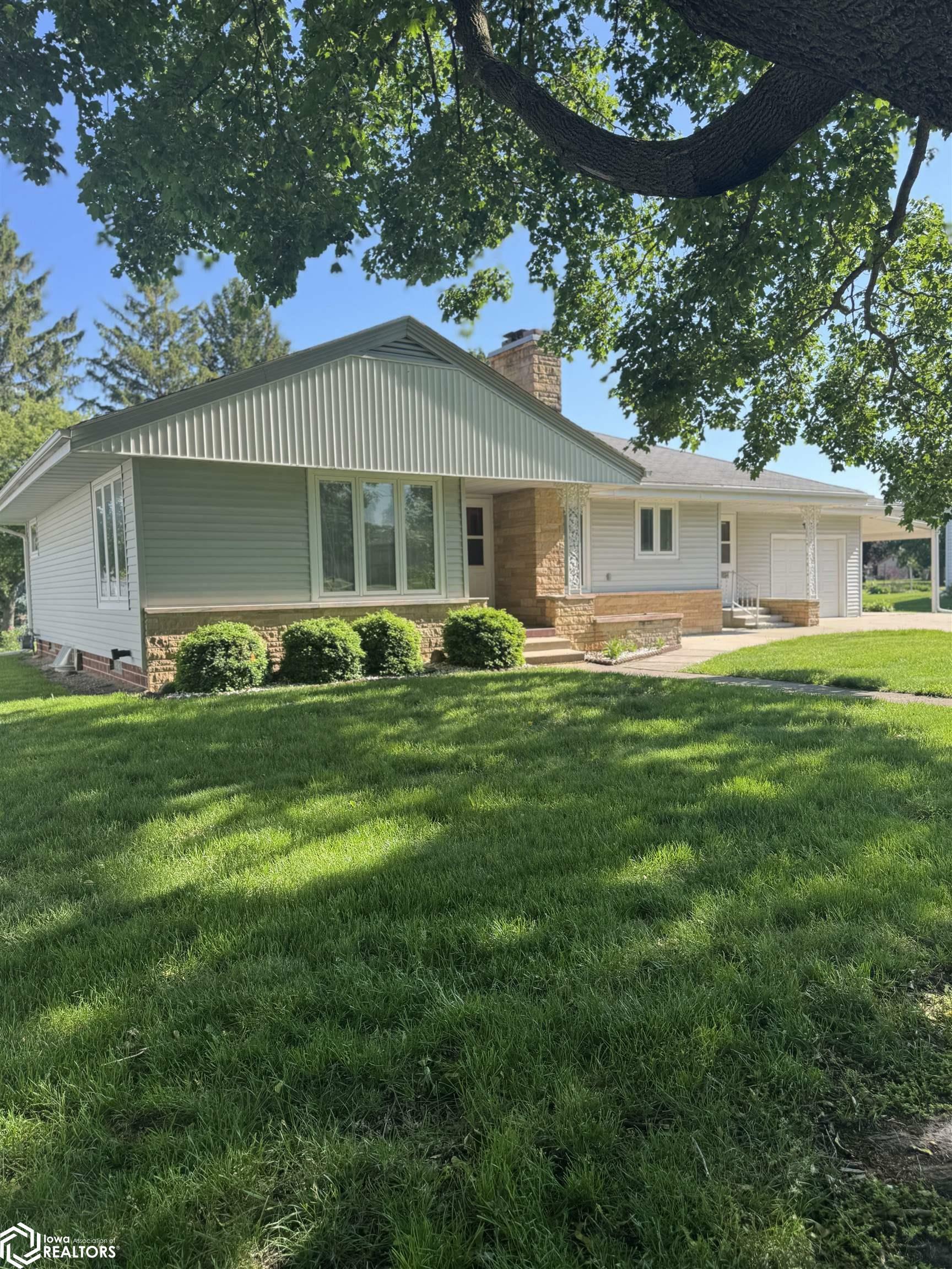Property Photo: 609 E Maple Street IA 50122